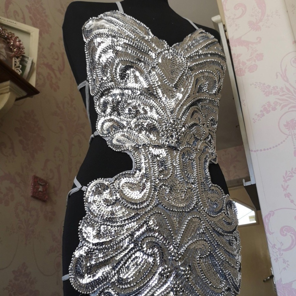 SILVER SEQUIN WRAP / BODYSUIT โ๏ธ๐จ - Picture 5 of 6